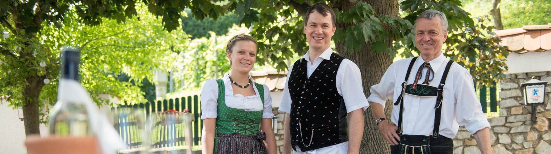 Familie Gruber, Gasthaus Gruber Markt Hartmannsdorf, Aufnahme Gastgarten Gasthof Gruber